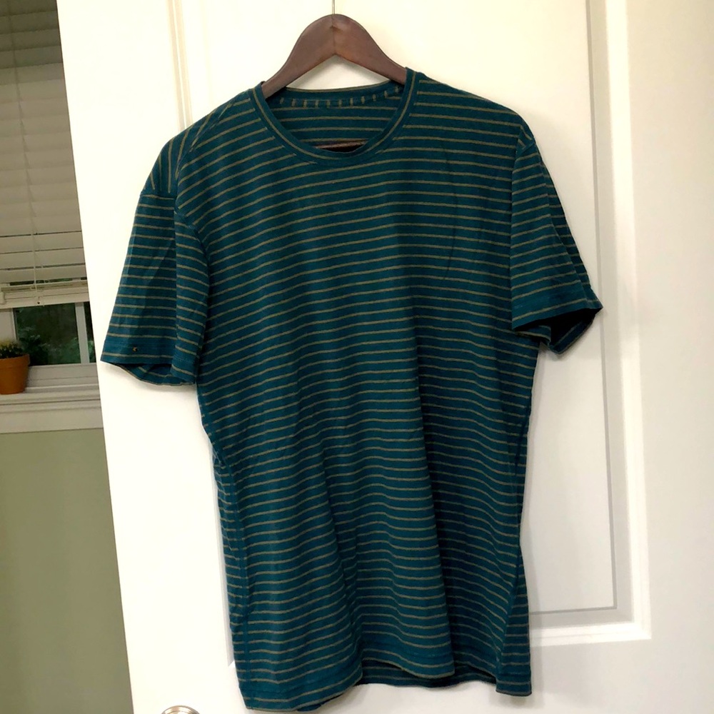 Men’s XL lululemon casual t-shirt